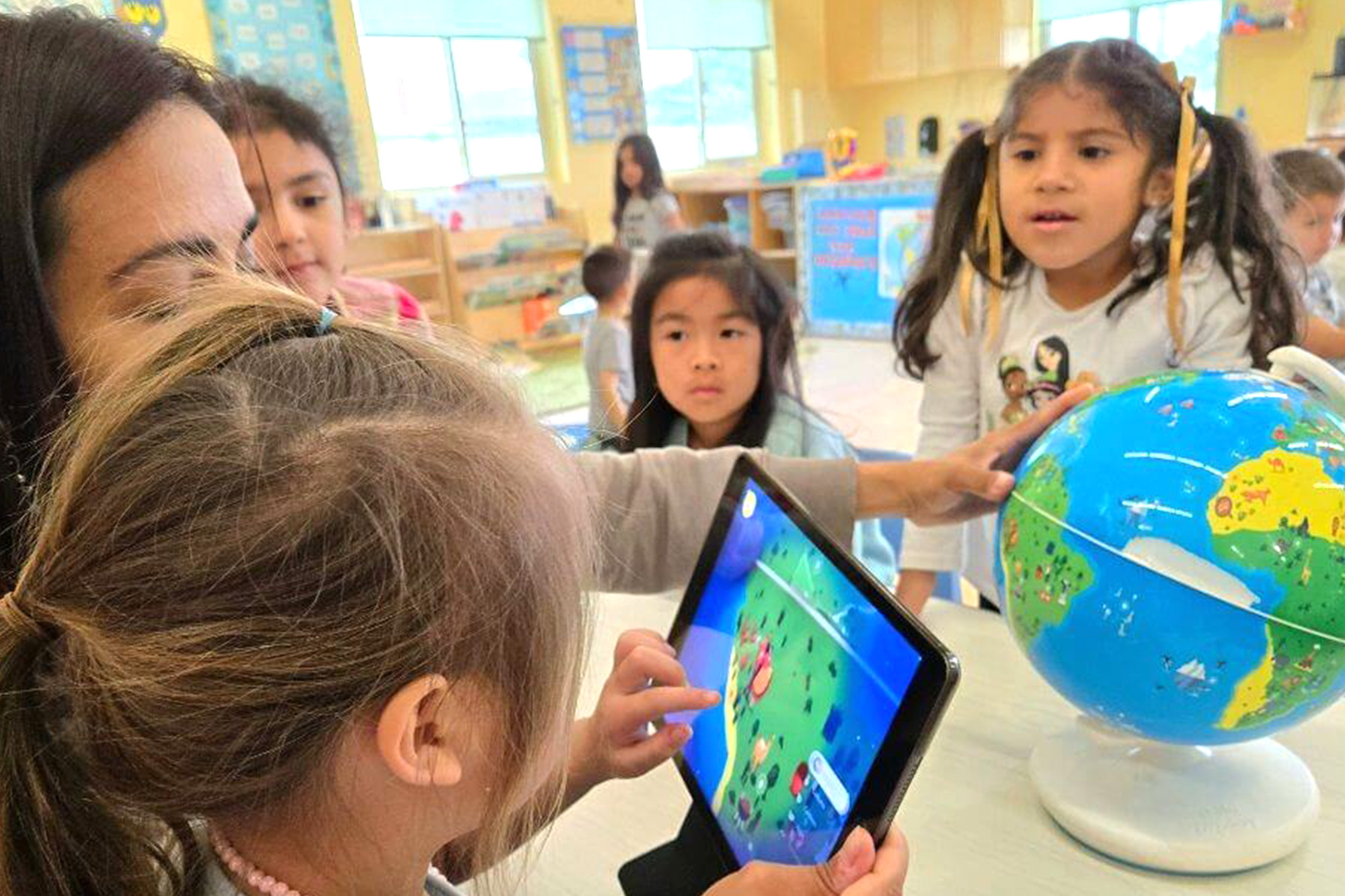 Children engaged in hands-on learning in Pre-Kindergarten in Santa-Ana Preschool